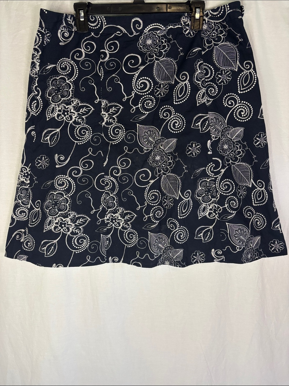 Van Heusen Navy and White Floral A-Line Whimsical Embroidered Skirt Size 16